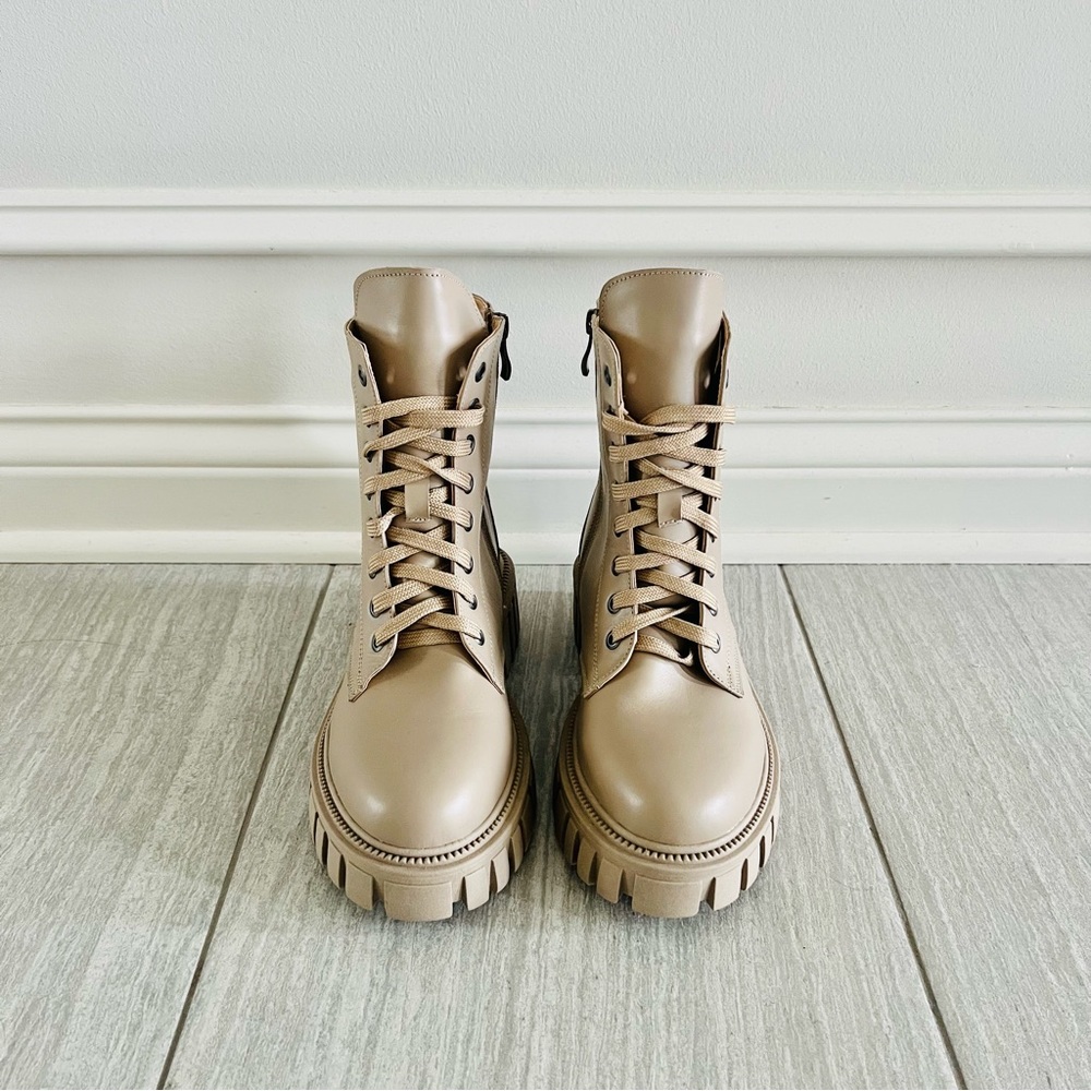 NWOT Genuine Shearling and Leather Beige Boots